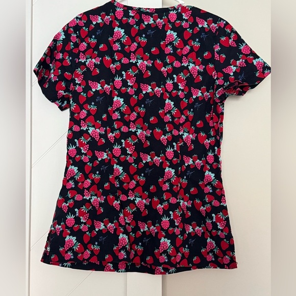 Betsey Johnson Berry Print Scrub Top Small V-Neck Stretch 2 Pocket - Picture 5 of 5